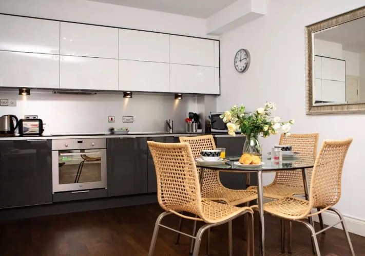 Apartment 2, Trafalgar Square (Second Floor)