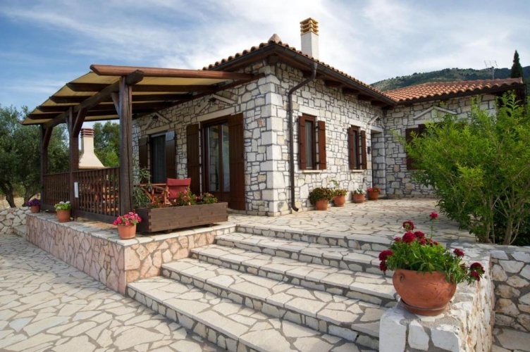 2 Bedrooms Villa