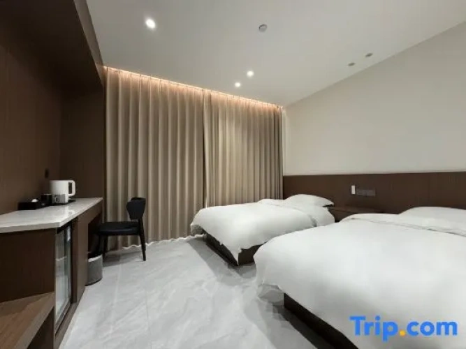 Deluxe Family Suite