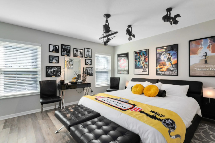 Newly upgraded modern 4BR/3BA private pool TH, Four Corners