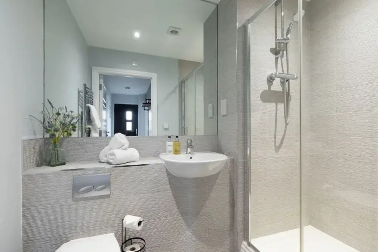 Elliot Oliver- Charming 1 Bed Apartment