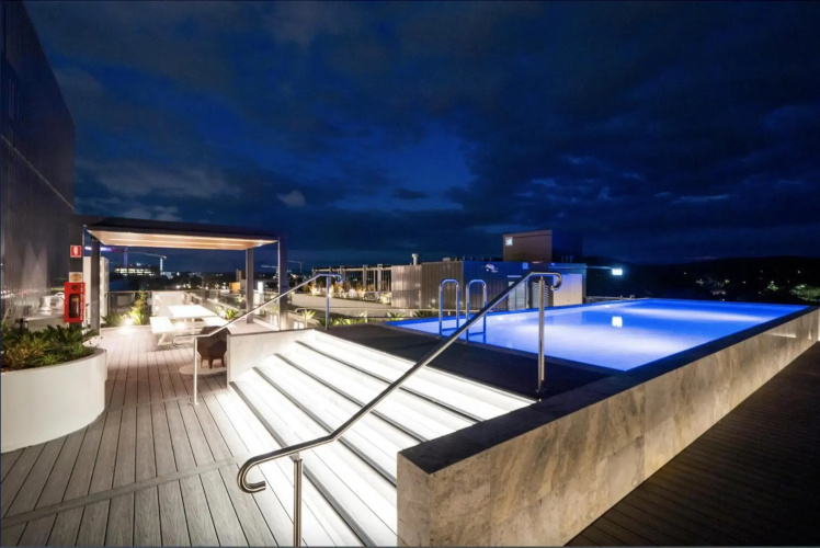 The Hamptons - Lux 2 Bed 2 Bath, Pool - Central Location