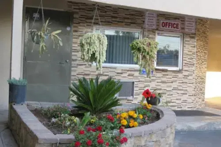 Foxys Den Motel - Image 9