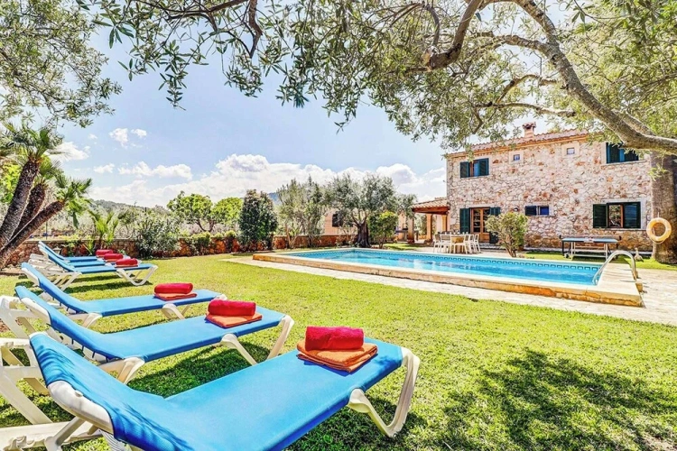 4 Bedrooms Villa