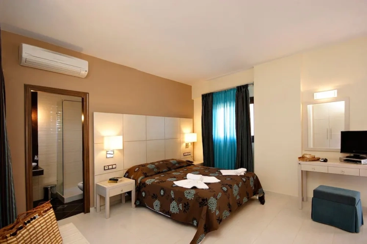 Studio with balcony and with sea view