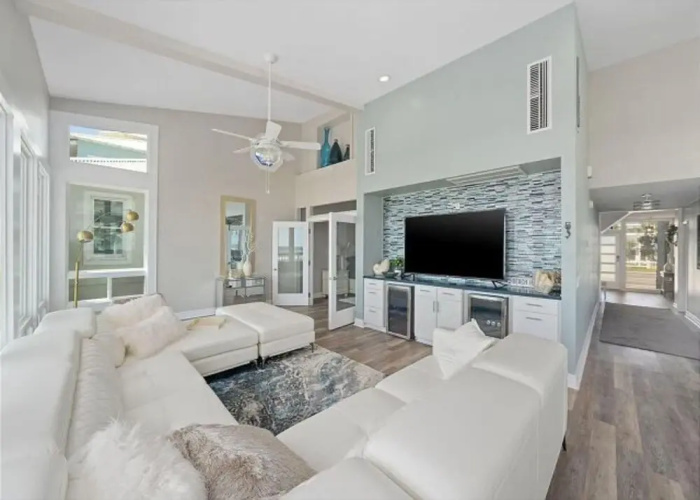17811 Front Beach by Forehand Rentals