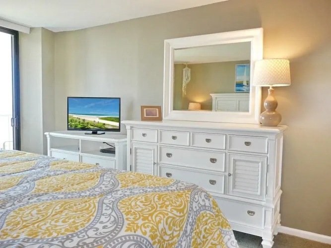 Beachfront Condo With Pool and Balcony Facing Beach