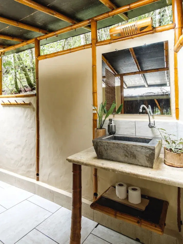 Universo Pol Bamboo Hostel