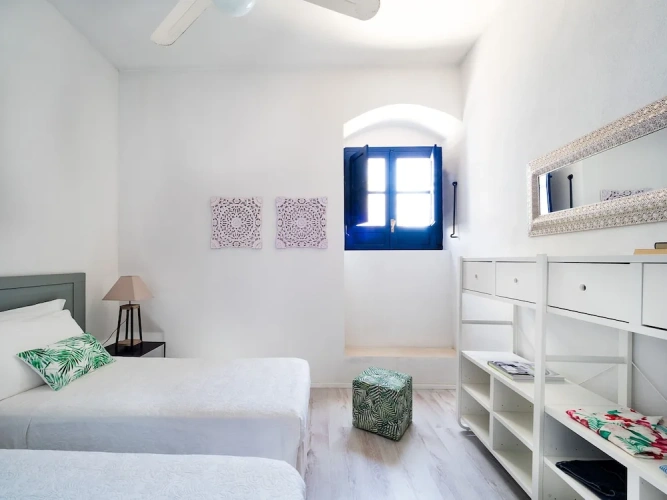 4 Bedrooms Villa