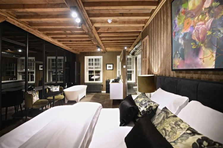1 Bedroom Deluxe Double Suite