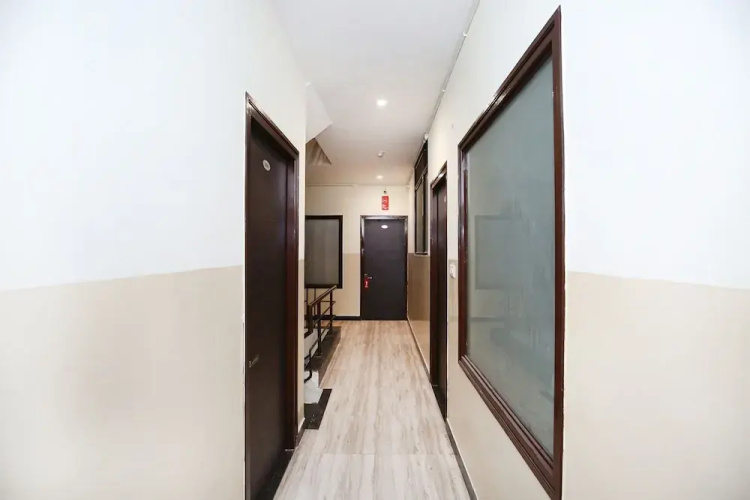 OYO 10377 Hotel Tango