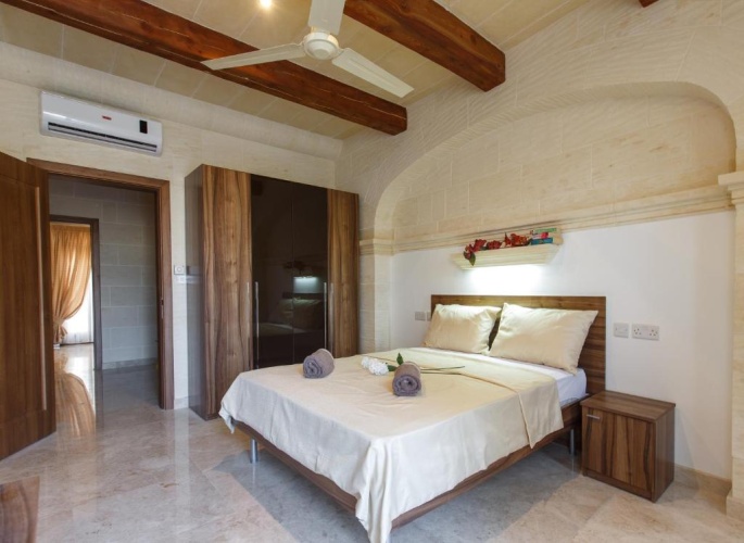 4 Bedrooms Villa