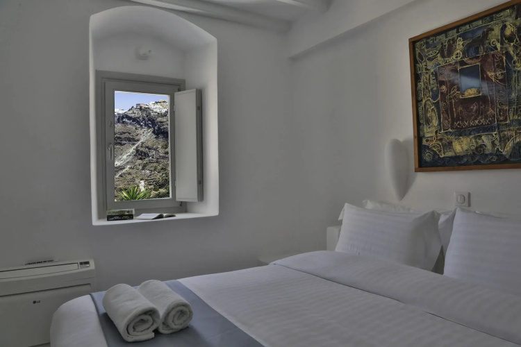 Trieris Villa & Suites