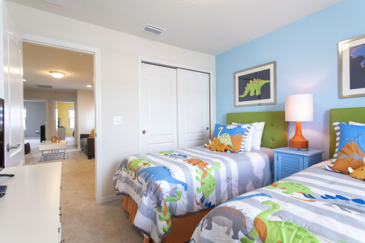 Splendid 5 Bd w/ Screened Pateo & Pool @ Windsor Westside 8921