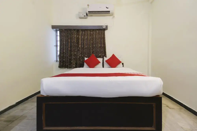 OYO 24392 Flagship Damodar Inn