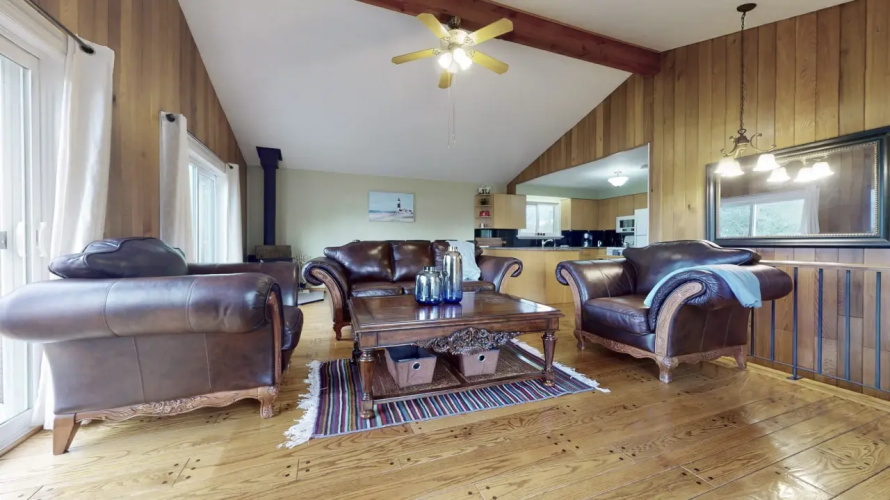 Waterfront Cottage w/ Heating + Kitchen