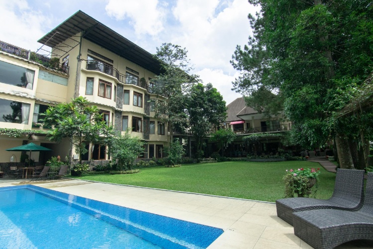 Double Family Suite with garden view