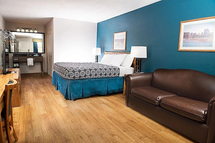 Riata Inn