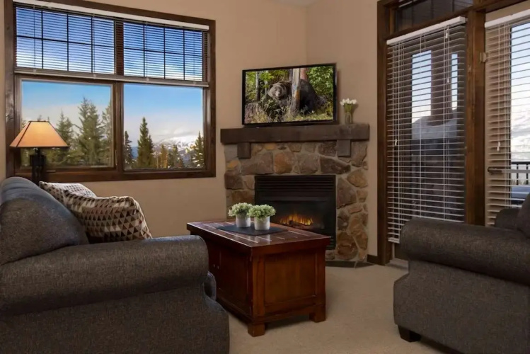 Glacier Mountaineer Lodge