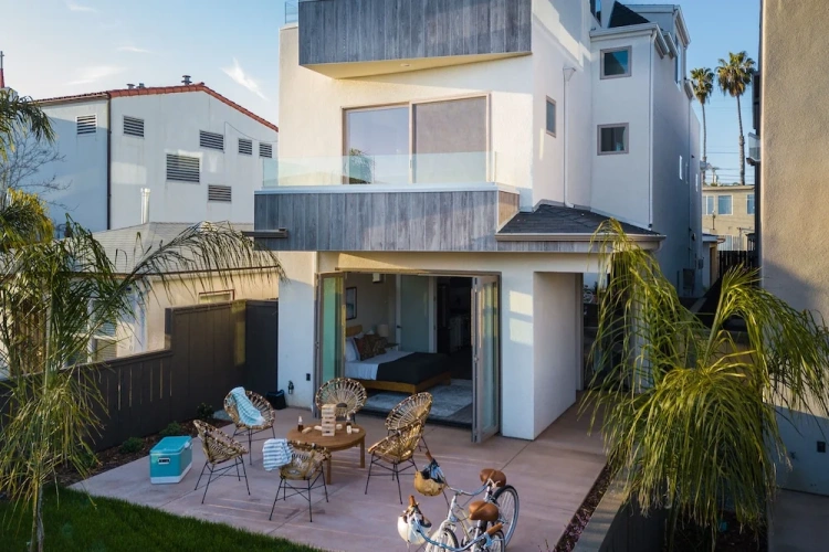 5 Bedrooms Cottage with balcony