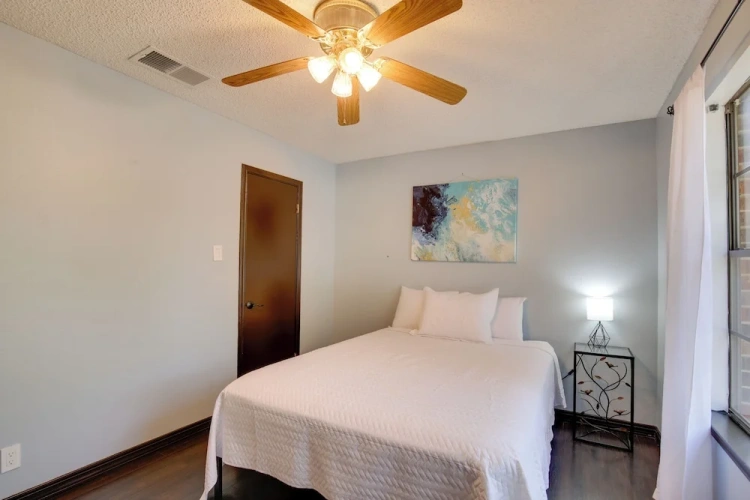 5 Bedrooms Cottage