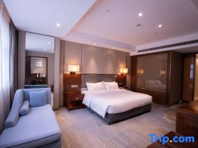 Deluxe Family Suite