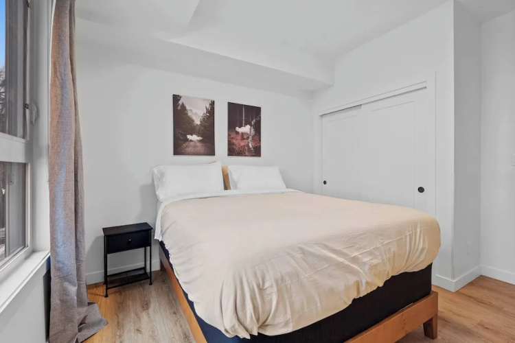 Luxurious Large 3 Bedroom Loft Saskatchewan Drive