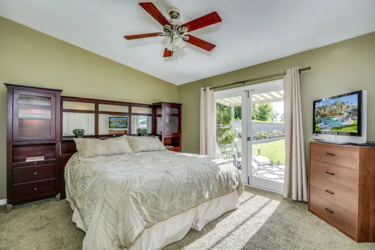 3br/3ba Pool/ Jacuzzi. Fire Pit In Palm Springs 3 Bedroom Home