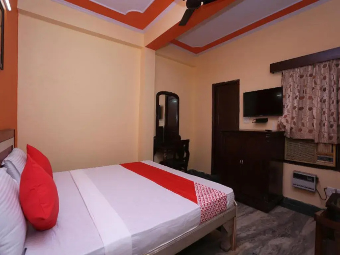 Hotel Heaven by OYO Rooms