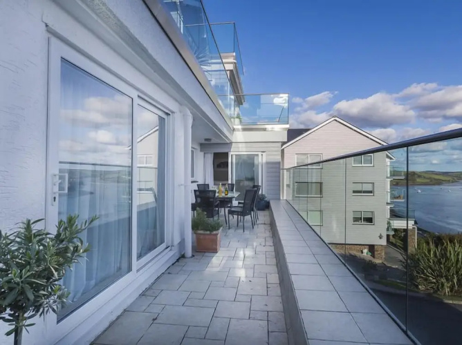 2 Hamstone Court