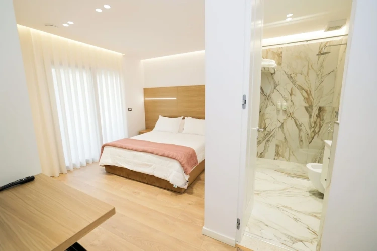 Superior Double room with balcony and with courtyard view