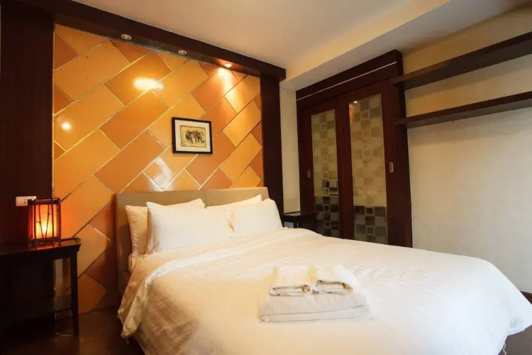 4C - 2 Bedroom Downtown Apartment With Shared Pool