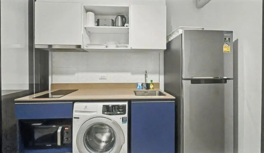 The Base - New Studio Great Location, Shared Pool