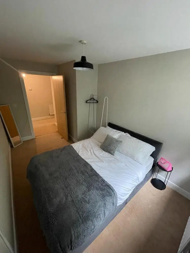Stunning 2-bed Apartment in Crawley