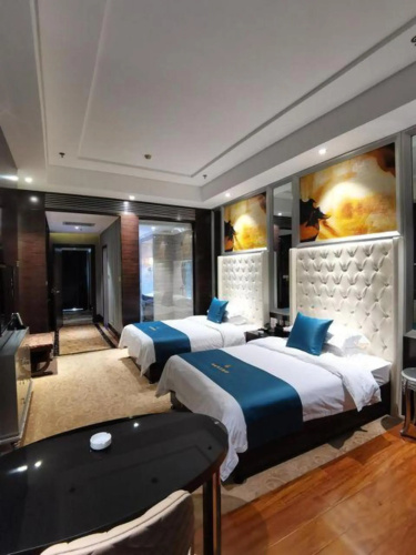 Longchang Holiday Hotel