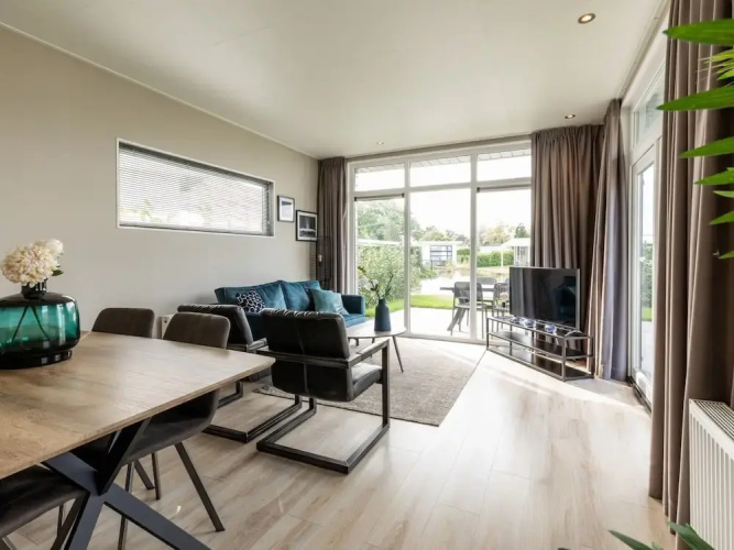 Chalet With Pond View in Gelderland