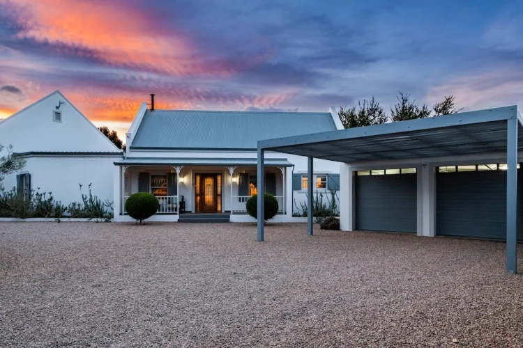 3 Bedrooms Cottage