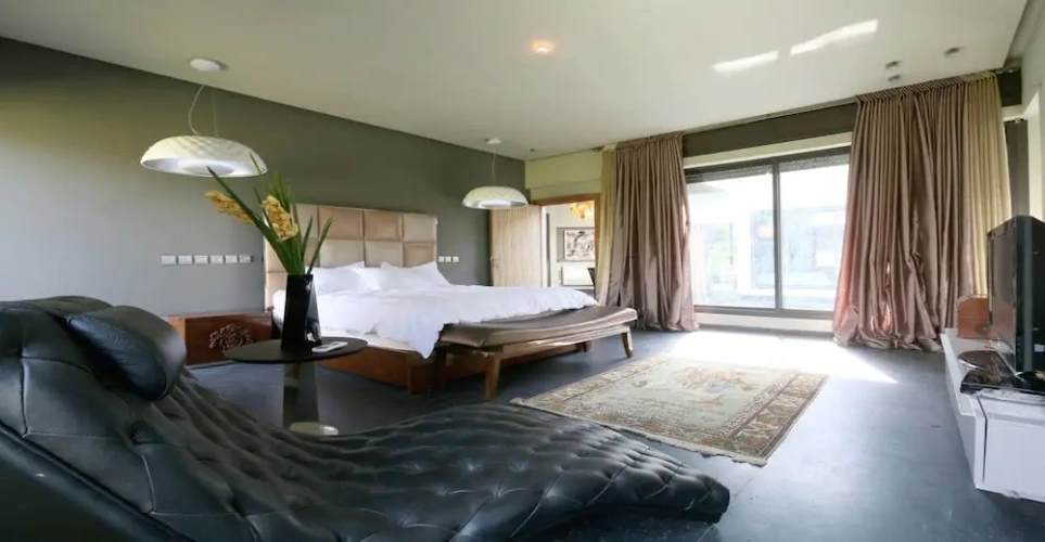 5 Bedrooms Luxury Villa