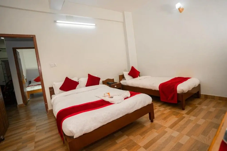 Standard Triple room with balcony