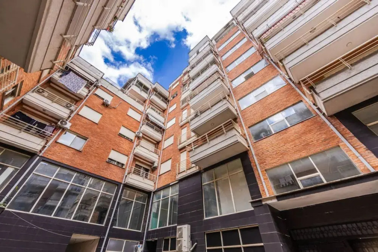 Spacious City-view Apartment Overlooking Shkod r