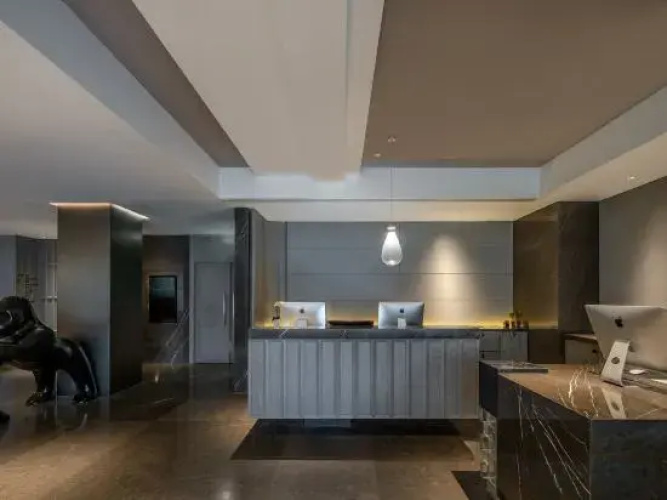 Holz Curio Hotel