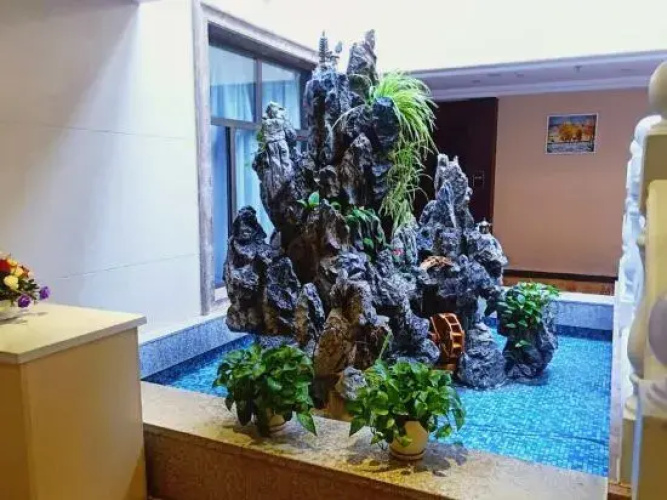 Xinhua Theme Hotel