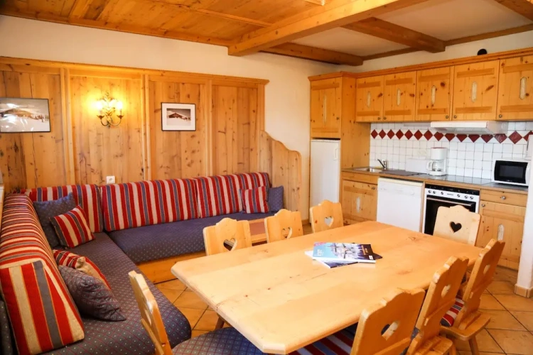 2 Bedrooms Apartment with mountain view