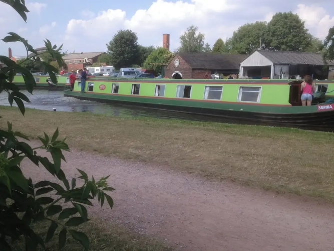 Stone - Boat - Sleeps 6 - Pet Friendly - 85ws