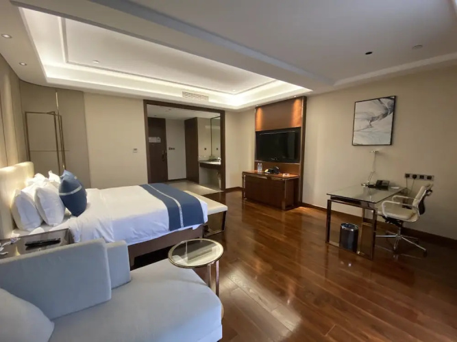 Changshu Skyline Cloud Hotel