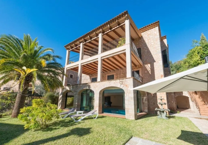 4 Bedrooms Villa