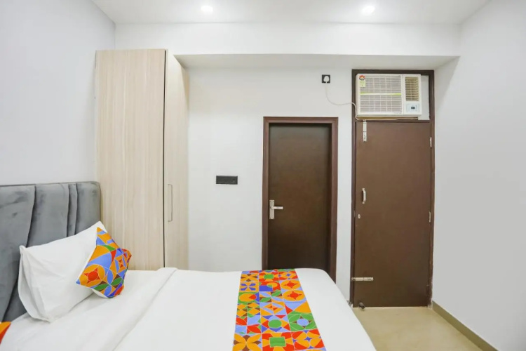 FabHotel Rasa Arcade