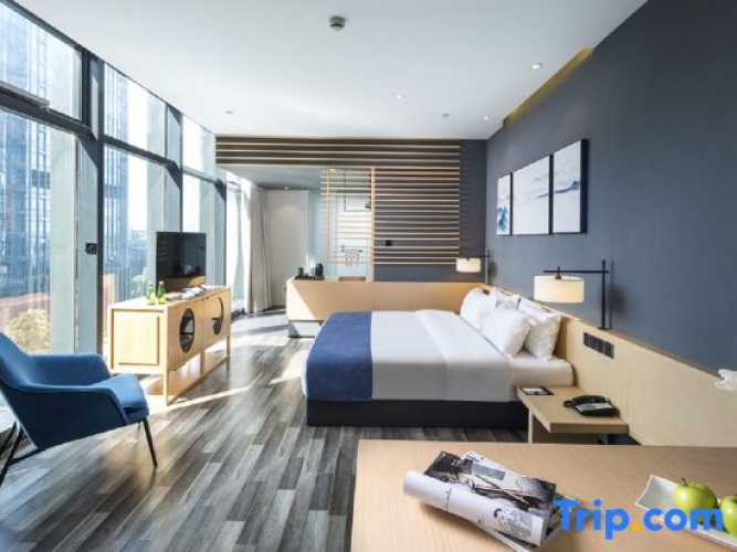 Deluxe Double room with city view