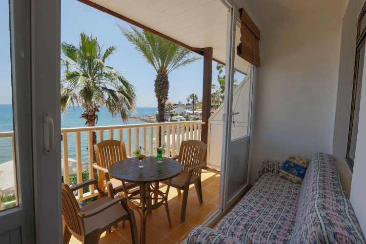 Beach House Hotel