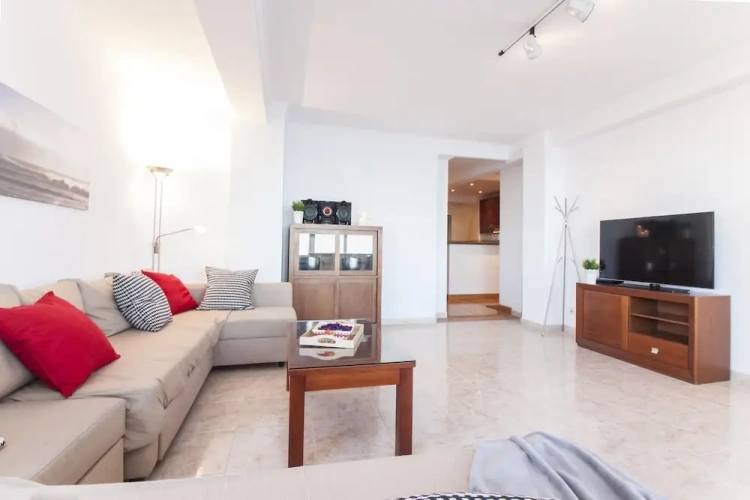 3 Bedrooms Apartment